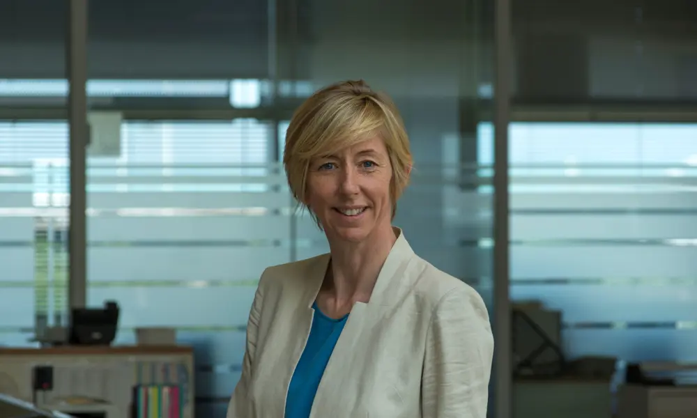 A headshot of Dr Sara Williamson FREng