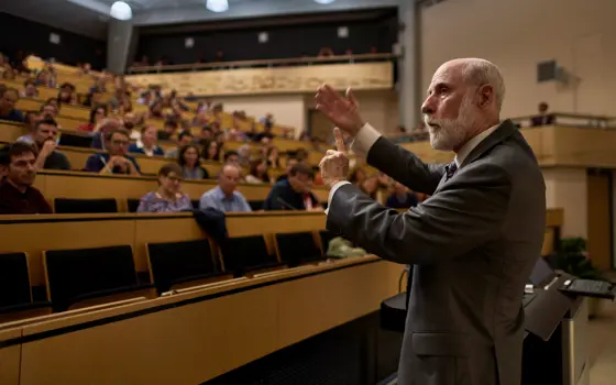 Vint Cerf standing in front of a room of people in a lecture hall.