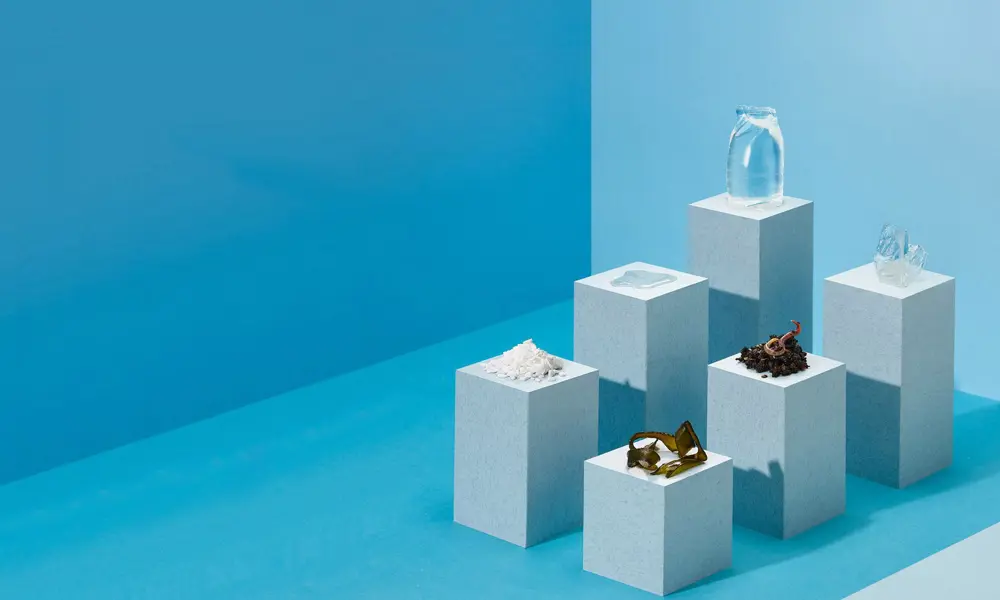 Six blocks of varying height showing the various stages and consistency of product between seaweed and sustainable packaging.