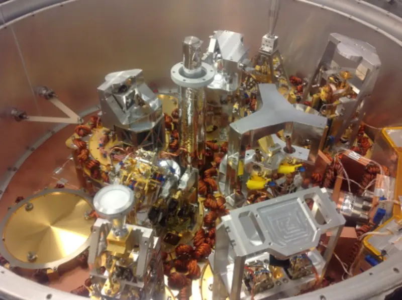 The receiver units for the cryogenic system.