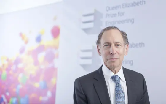 A headshot of Dr Robert Langer FREng.