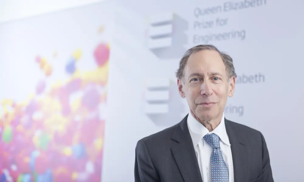 A headshot of Dr Robert Langer FREng.